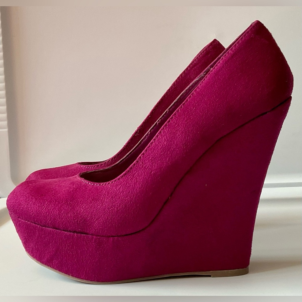 NWOT Brash Platform Wedges in Magenta, size: 6 1/2